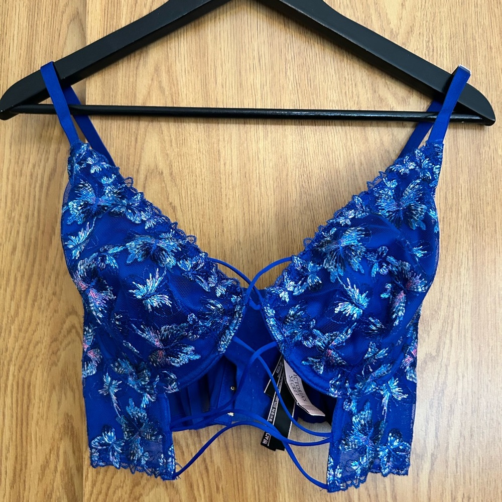 Victoria's Secret Vibrant Lace and Satin Bra Collection - Picture 4 of 8